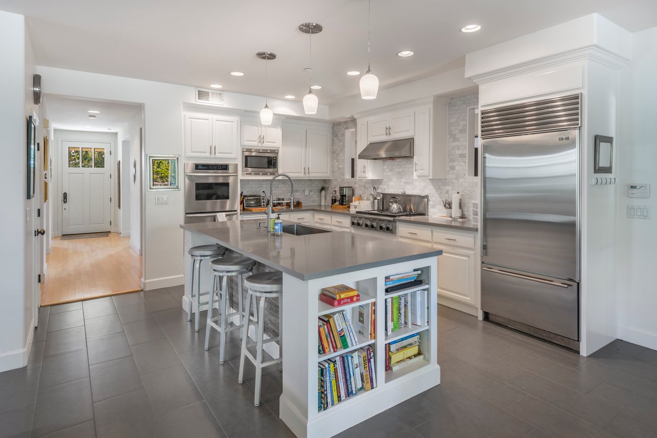 724 Charles Van Damme Way