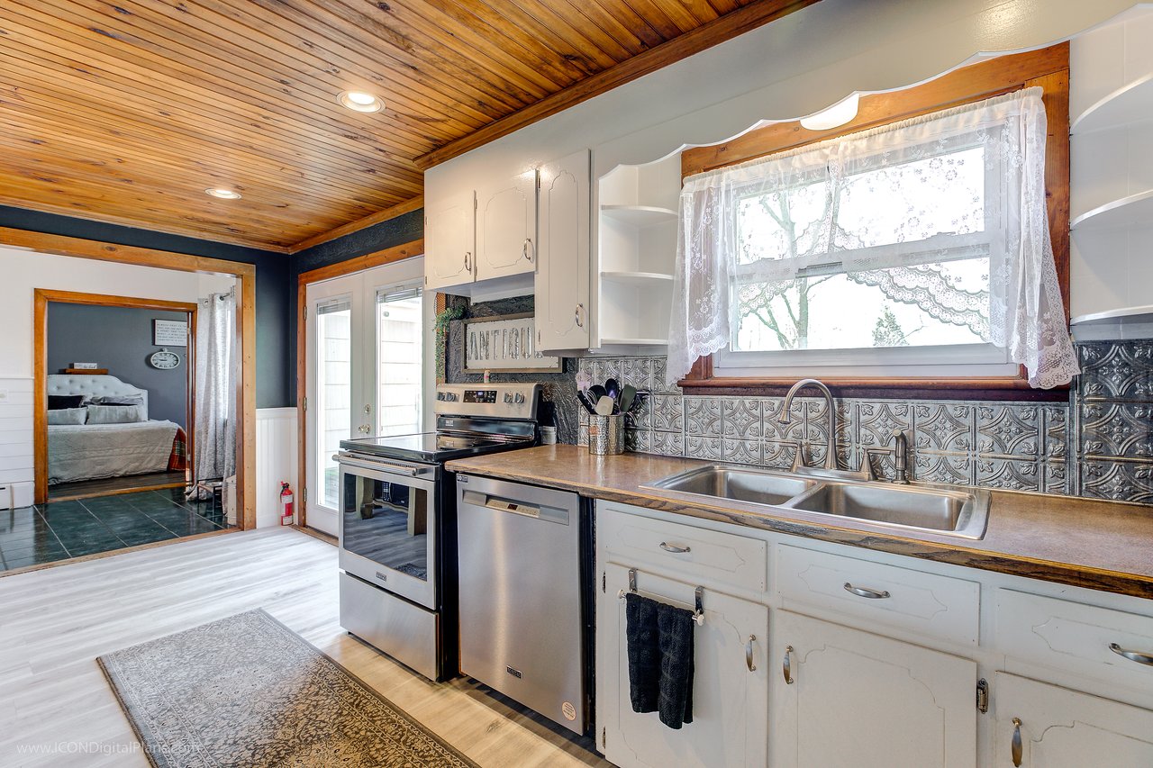 2685 Main Road, Tiverton, RI 02878