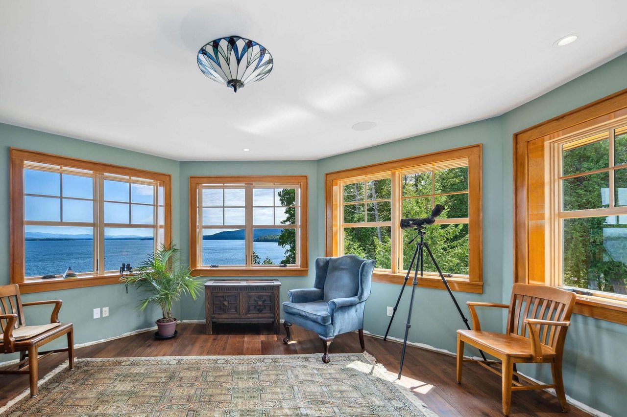 2226 Lake Shore Road