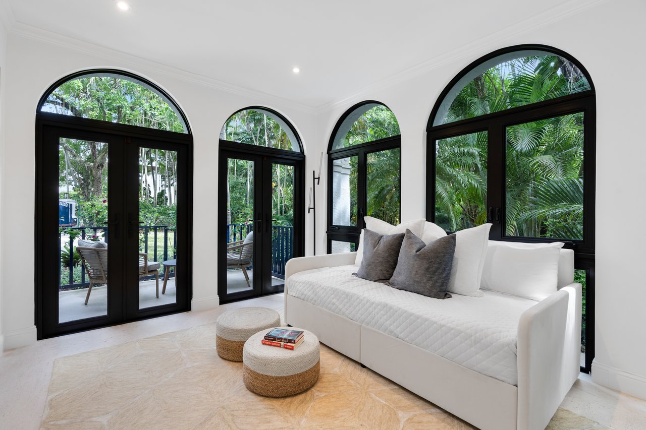 3700 Hibiscus Street "Casa Mamey"