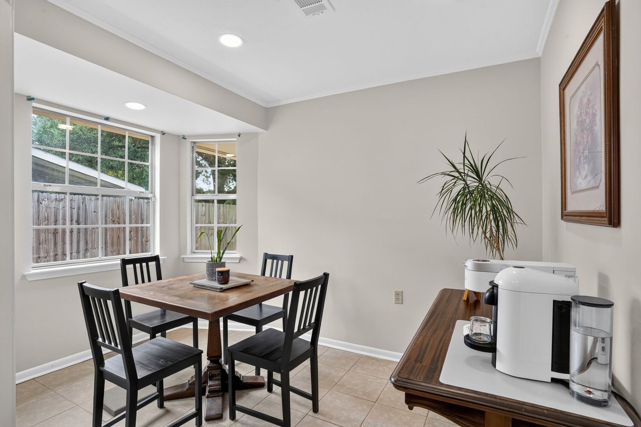 932 DAVENTRY Drive