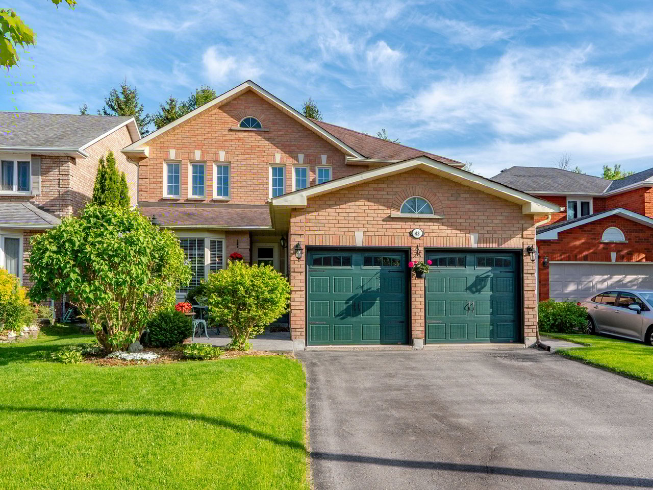 43 Summitcrest Drive