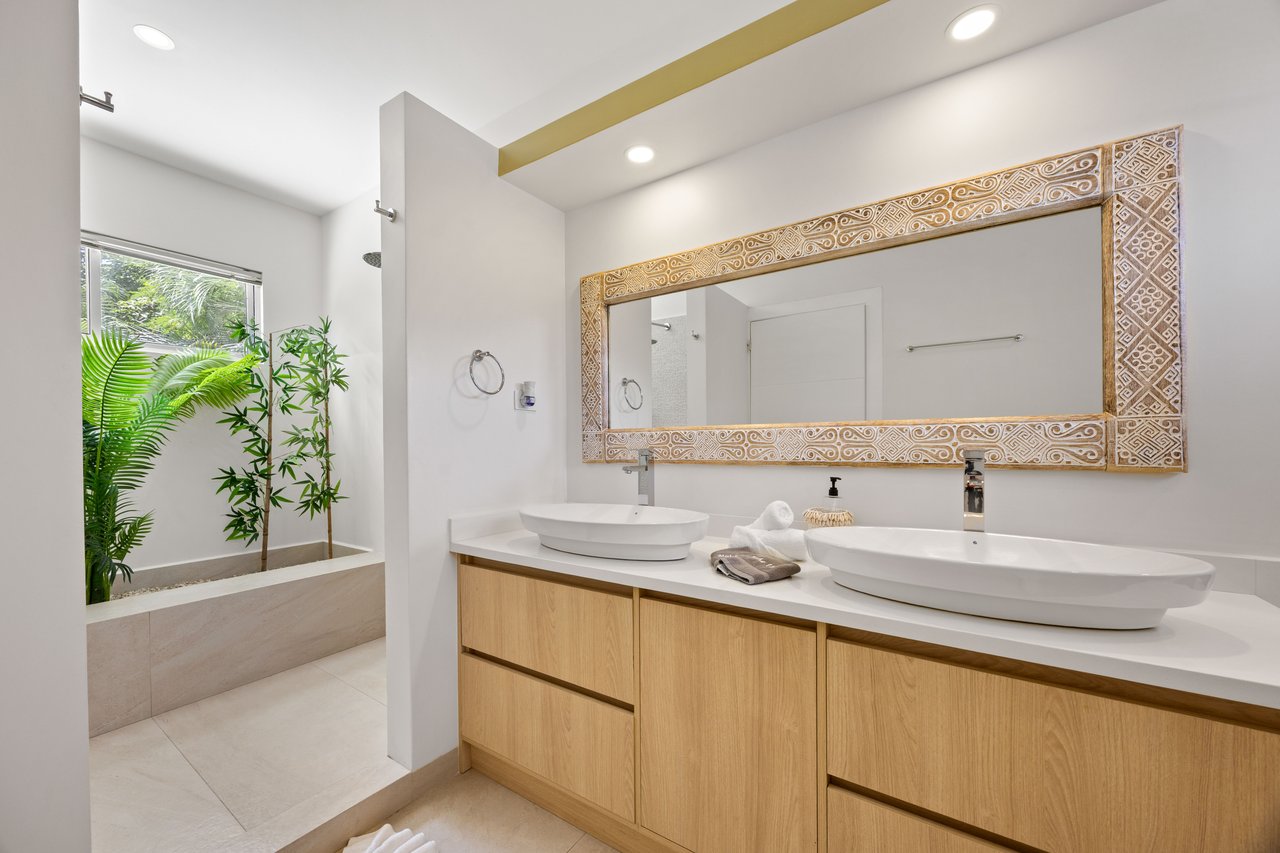 Casa Karibe | Vibrant 5-Bedroom Caribbean-Inspired Villa with Pool in Gated Tamarindo Community