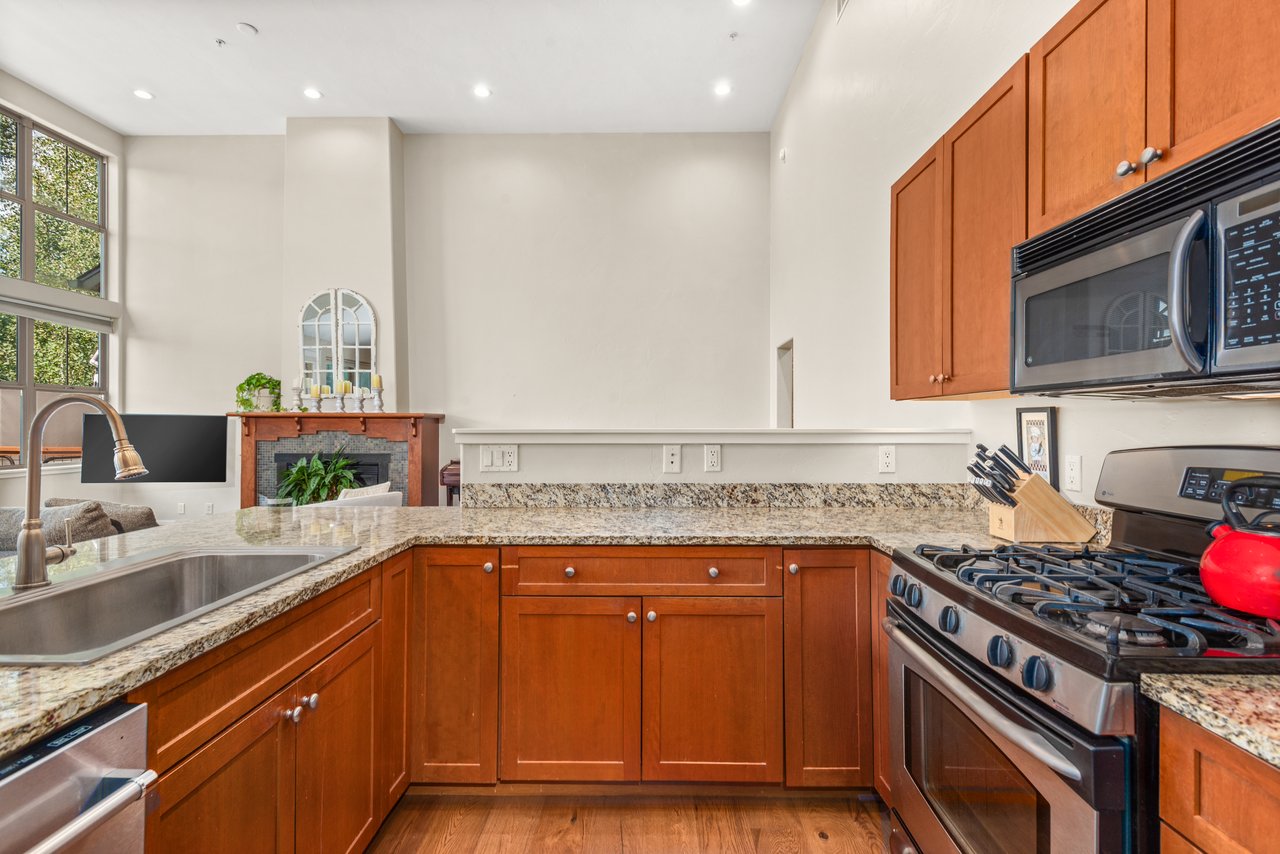 Warm & Inviting Willits Townhome