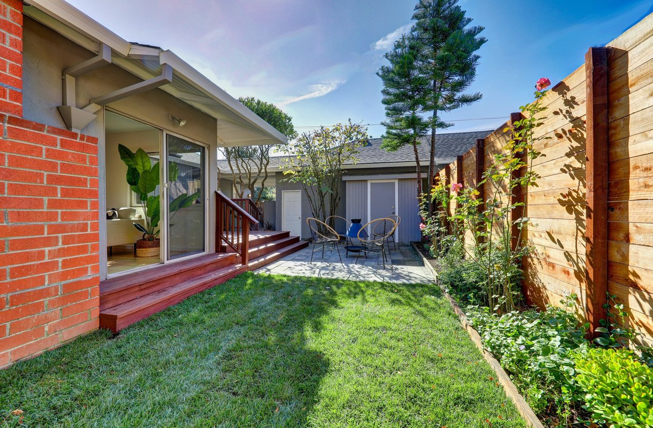 Move in Ready in One of Tiburon's Most Convenient Locations