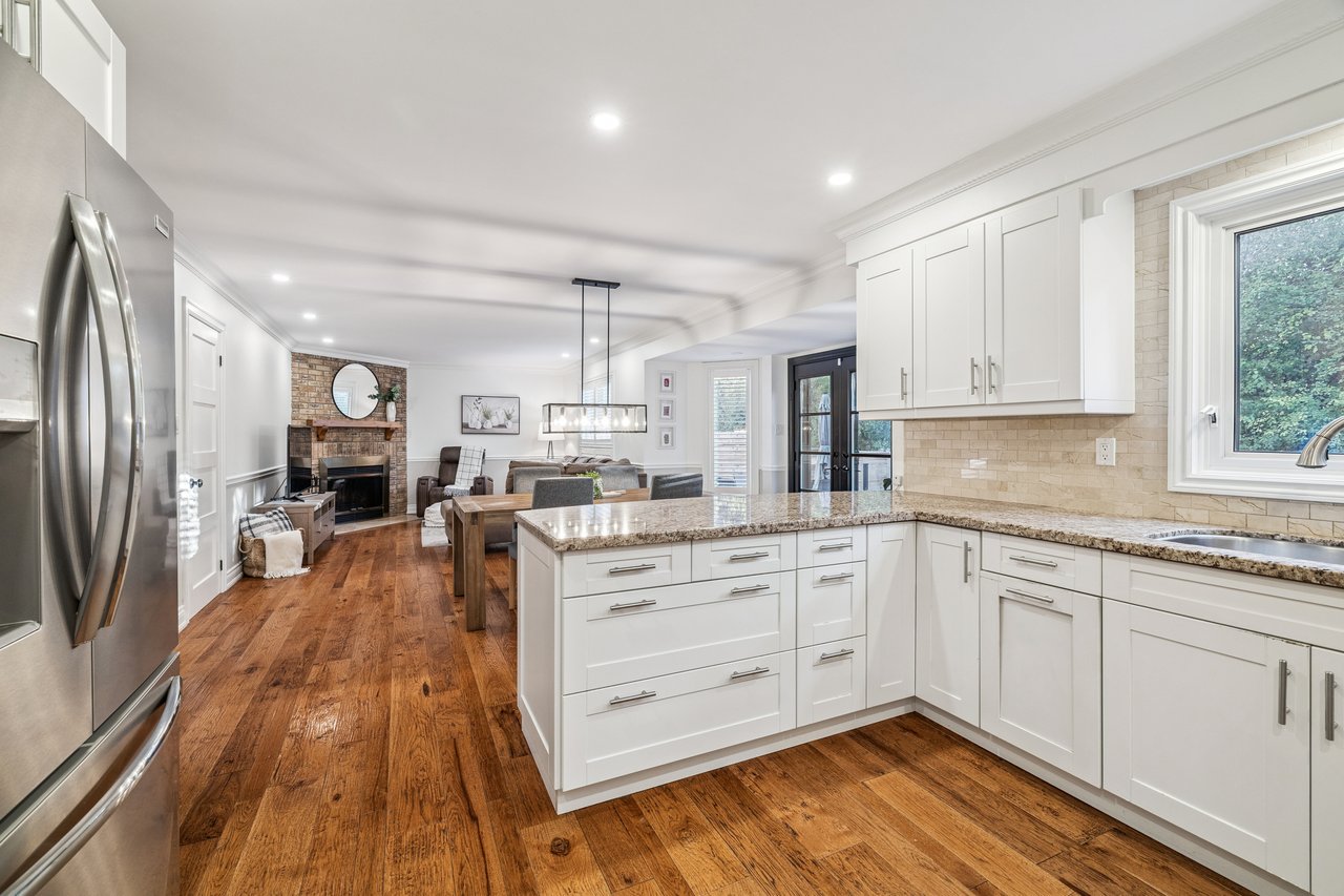 Impressive Home on Ravine Lot in Glen Abbey