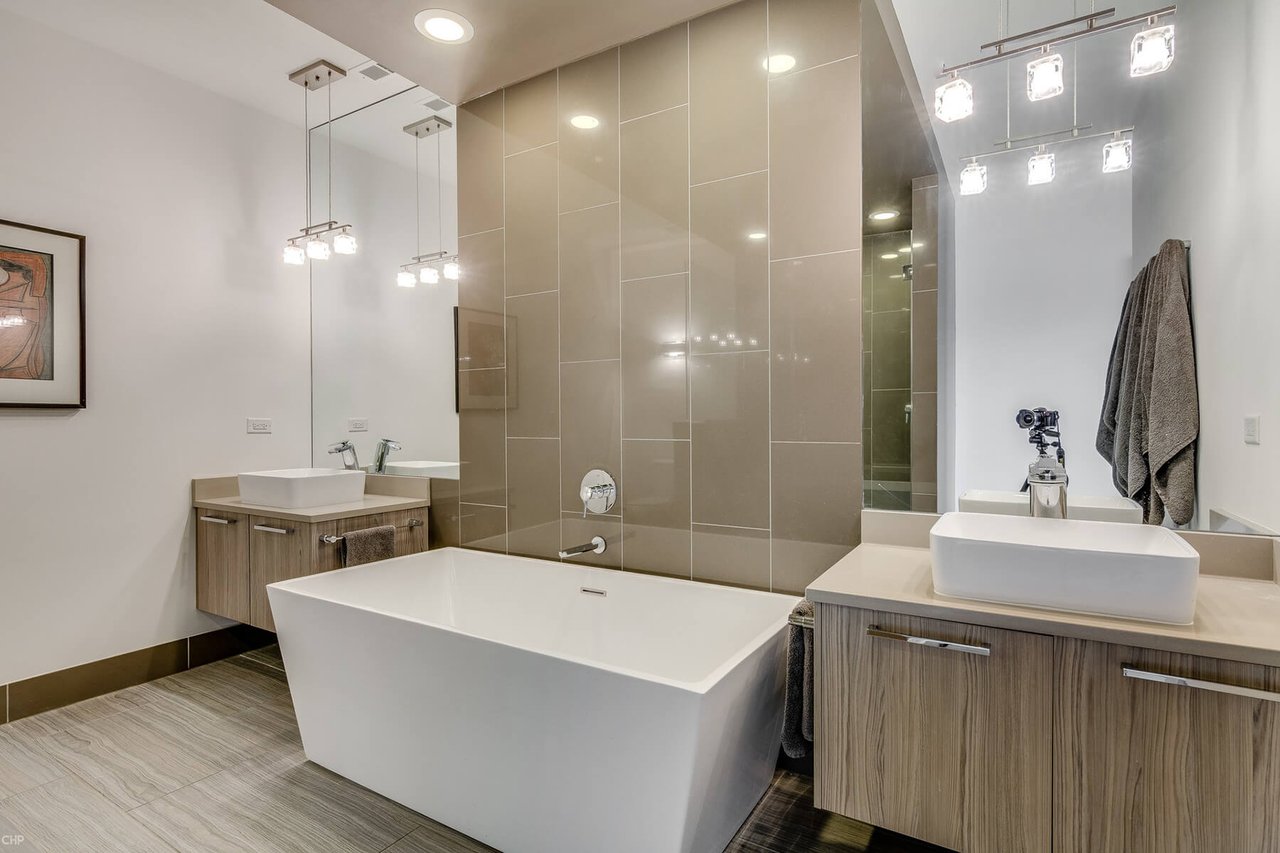 Just Listed | 1617 West Grand Avenue #3E for $659,900