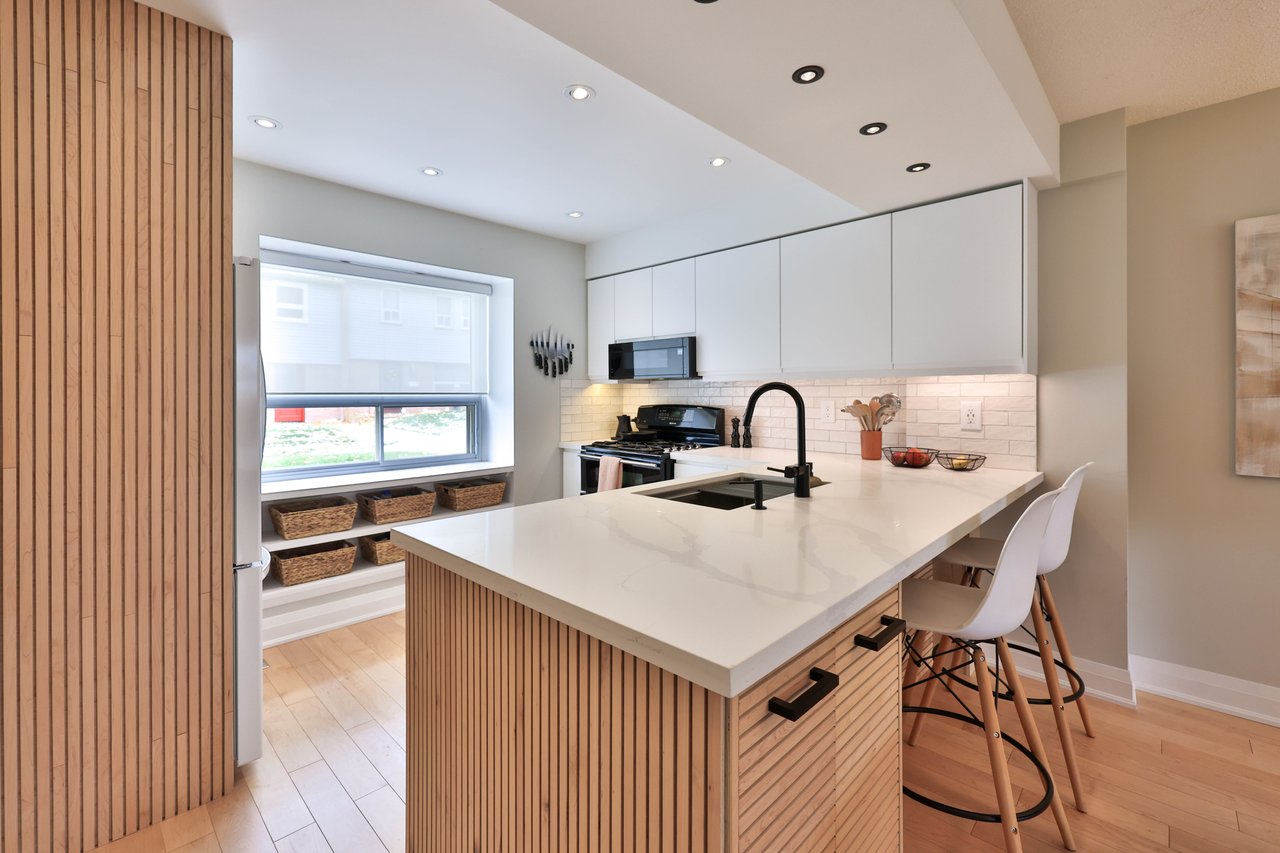 83-1055 Shawnmarr Road, Mississauga