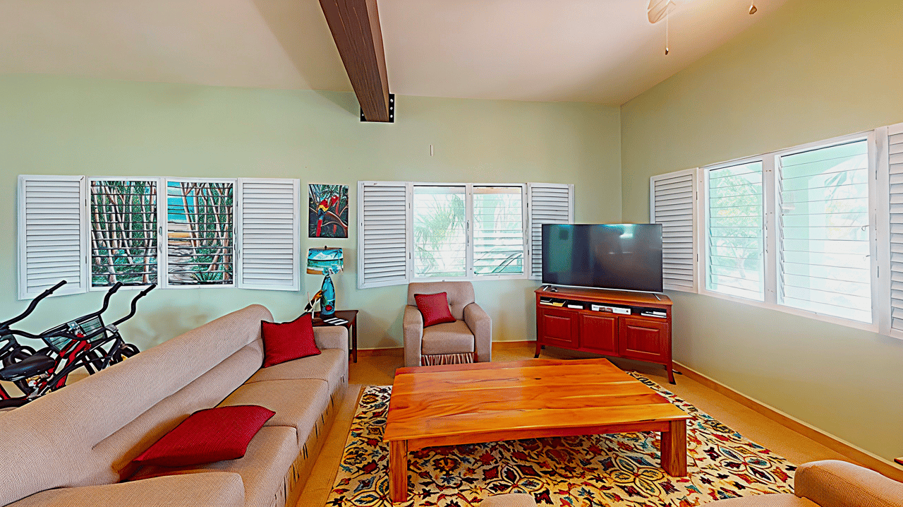 Waterview Villa steps away from 9 hole golf course and the Caribbean Sea