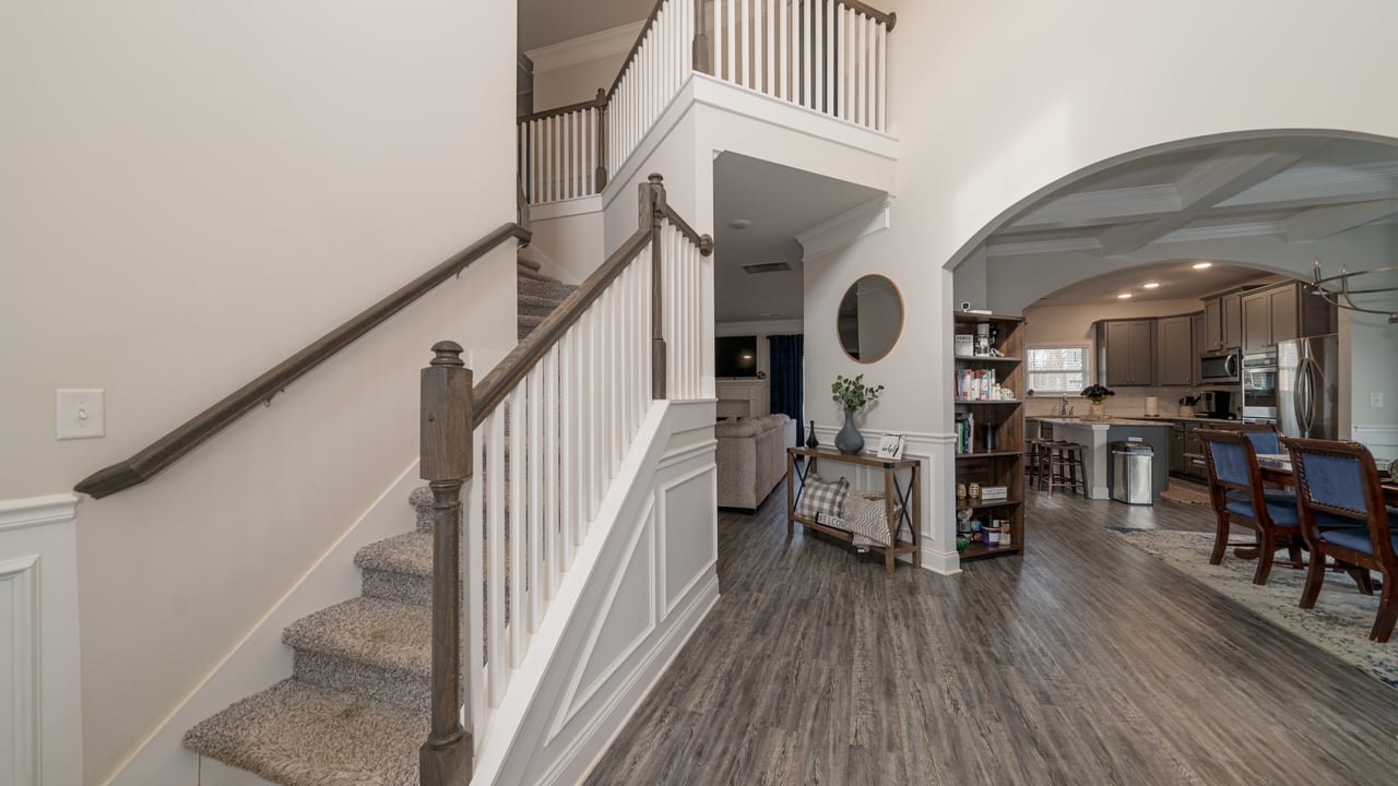 5 Bedroom Gorgeous Home! Lots of Space!!