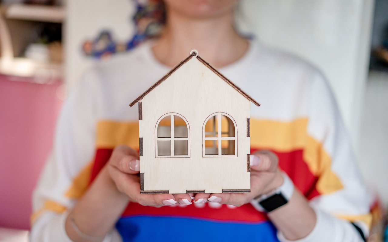 5 Reflective Questions to Ask Yourself Before Deciding to Buy a House