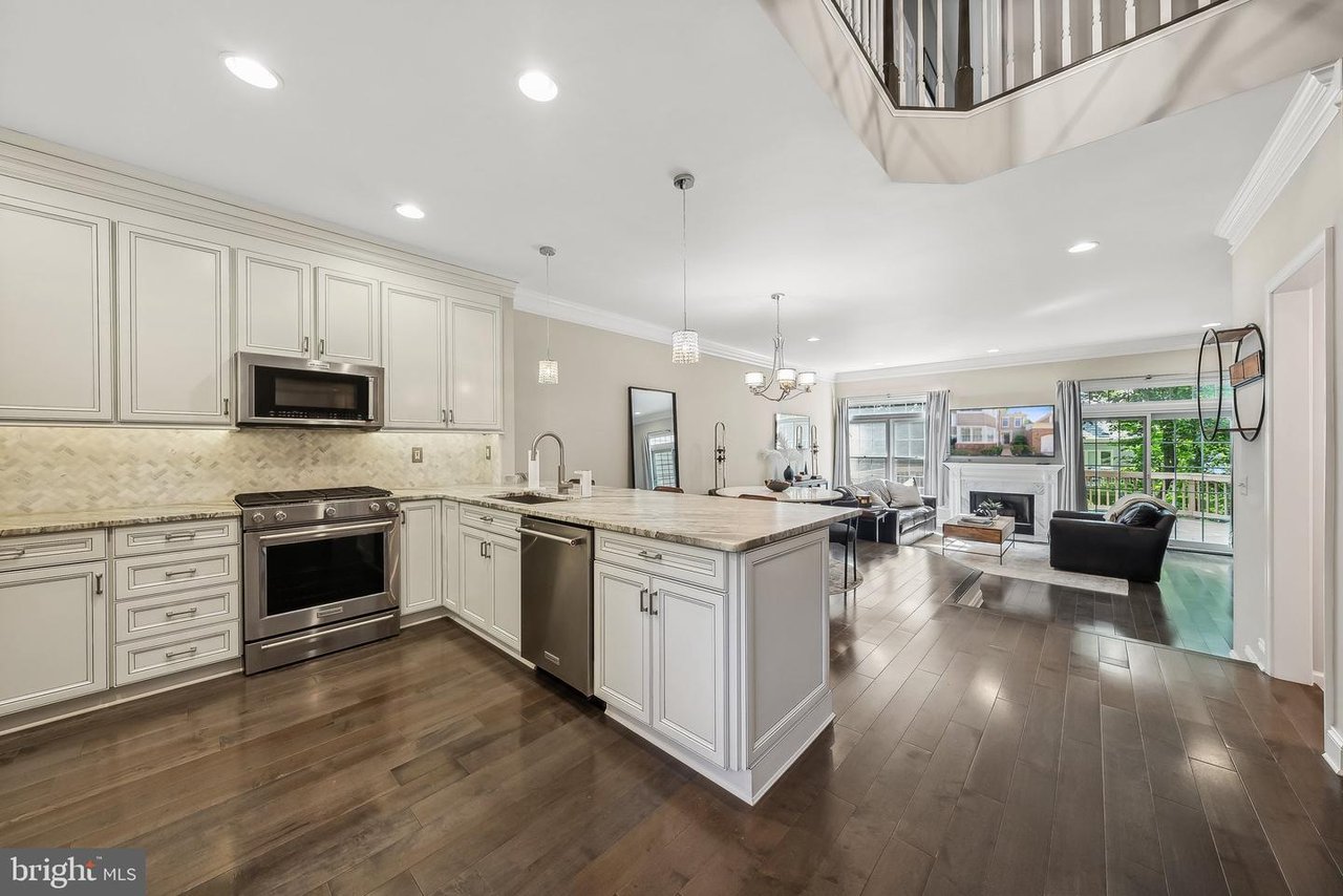 1239 Woodbrook Court