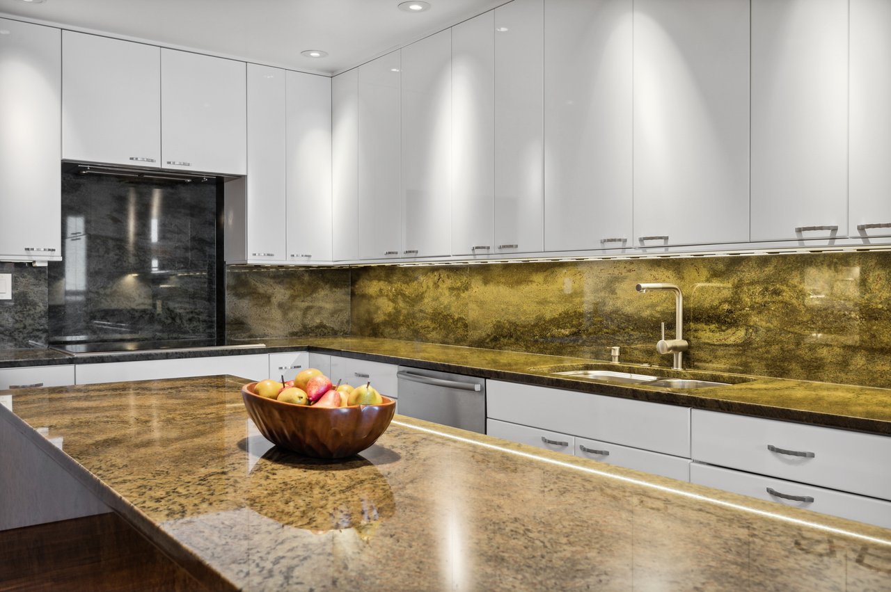 180 East Pearson Unit: 5902