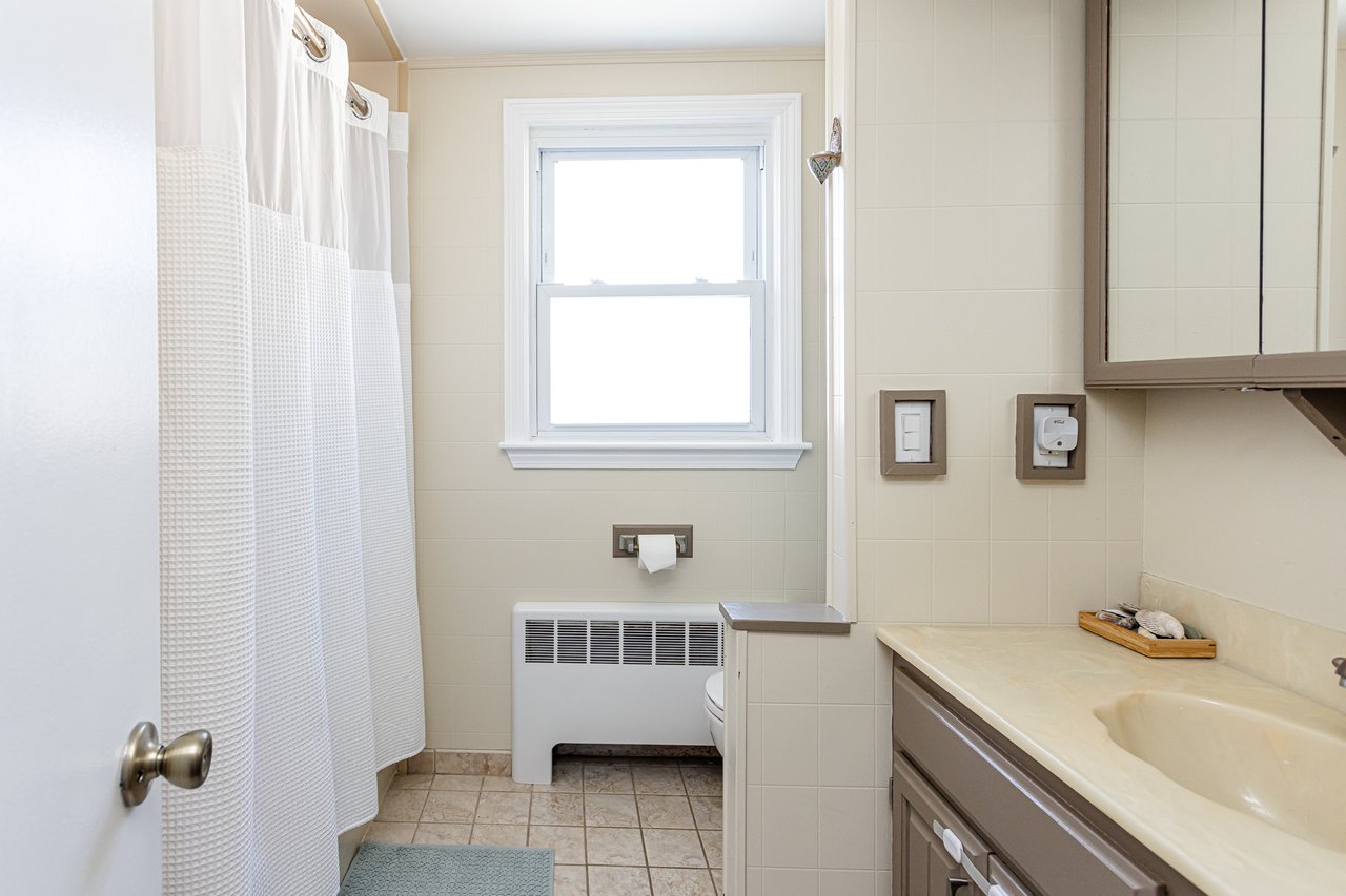 2 Linden Street, Middletown, RI 02842