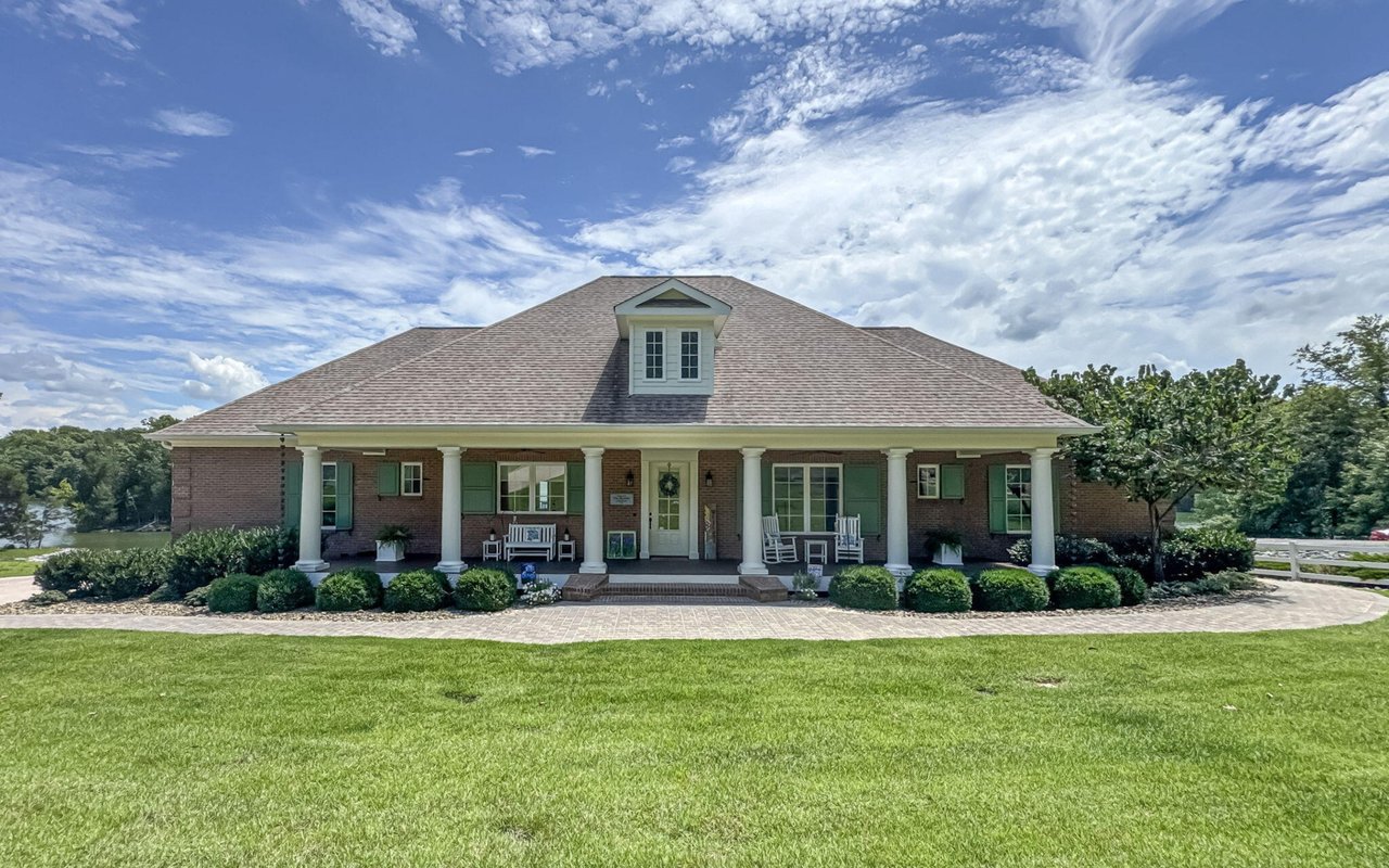 Wallace Luxury Spotlight | 137 E Shore Drive Rockwood, TN 37854