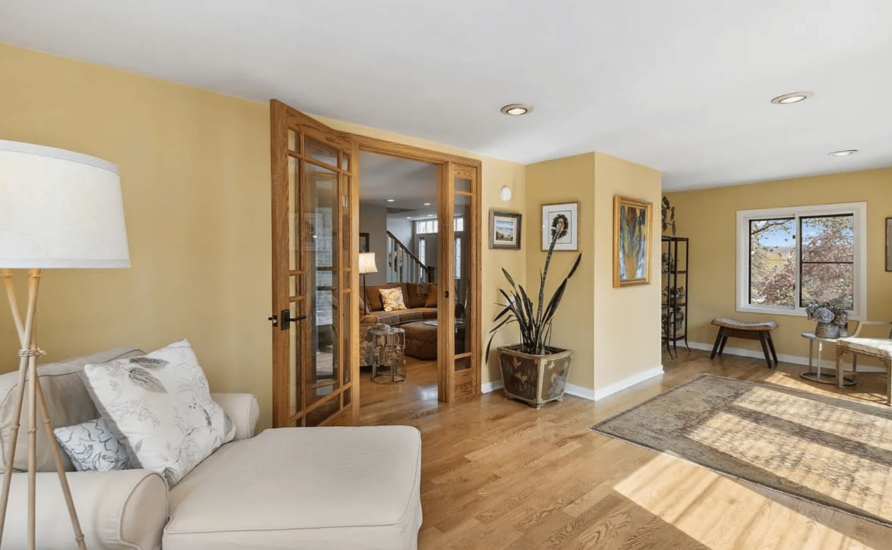 145 Oakridge Ave