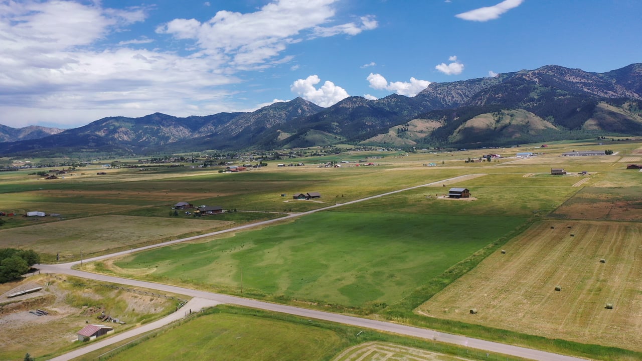 LOT 5 ROYAL Loop