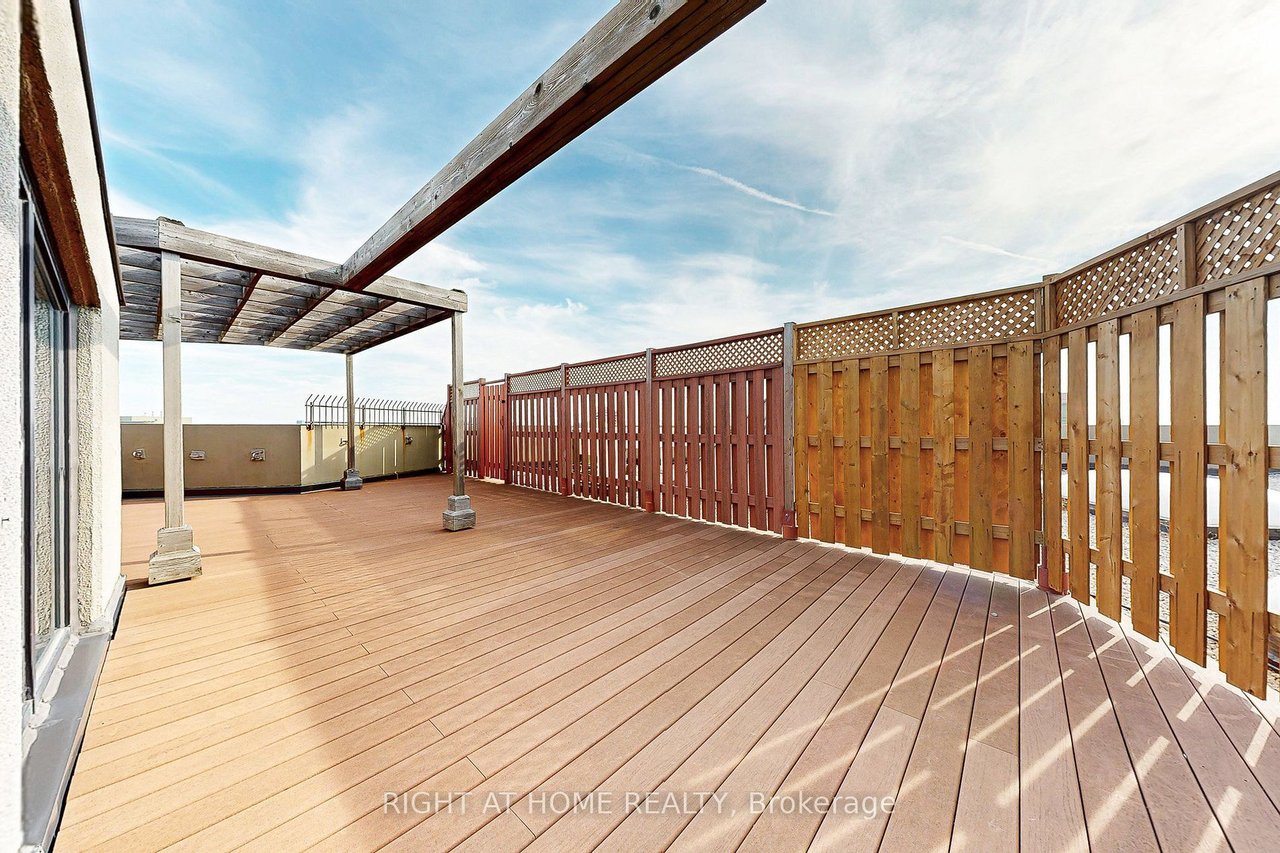 PENTHOUSE IN PRIME NORTH YORK 