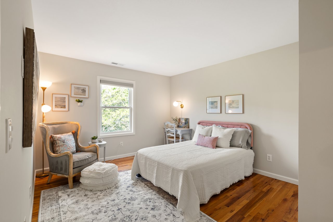 6 Lee Circle