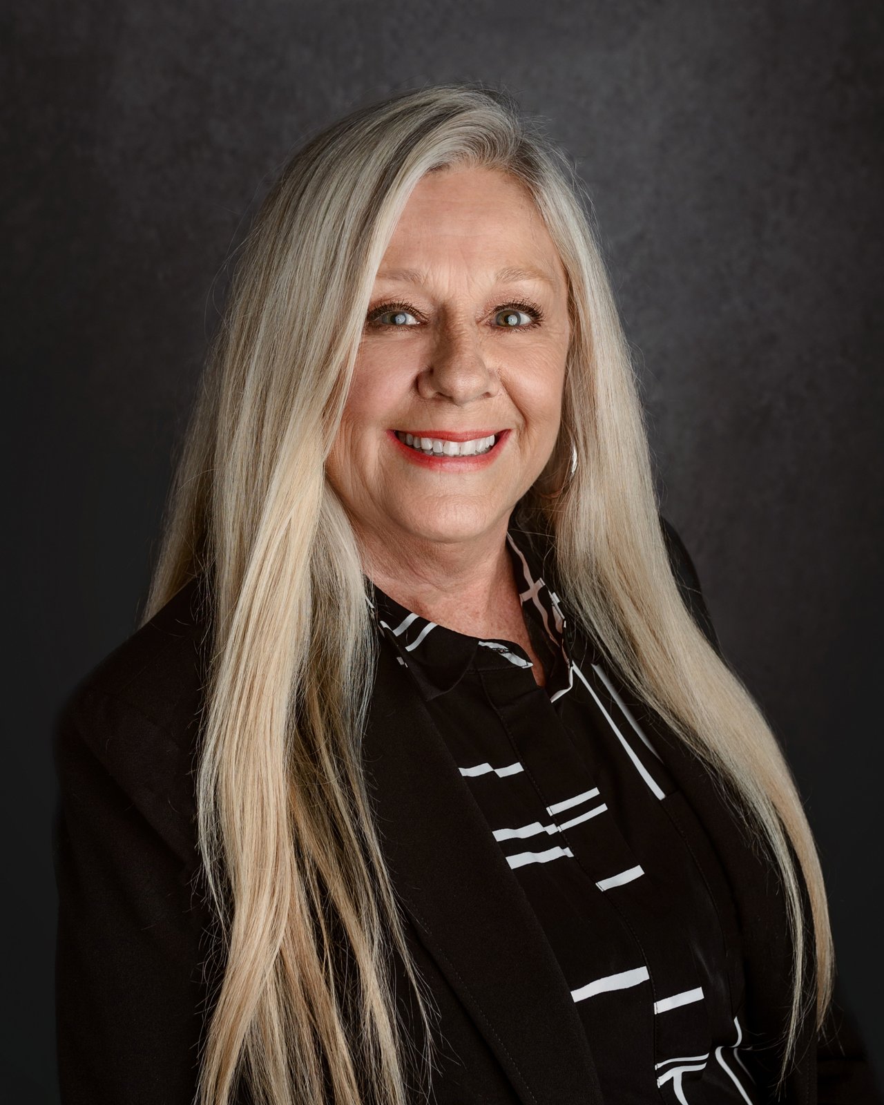 Evelyn Deharde Santa Fe, TX Real Estate Agent Headshot