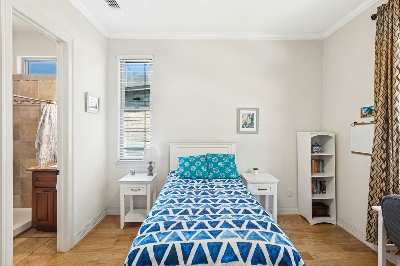 Pre-MLS Open House This Saturday 2-5PM!