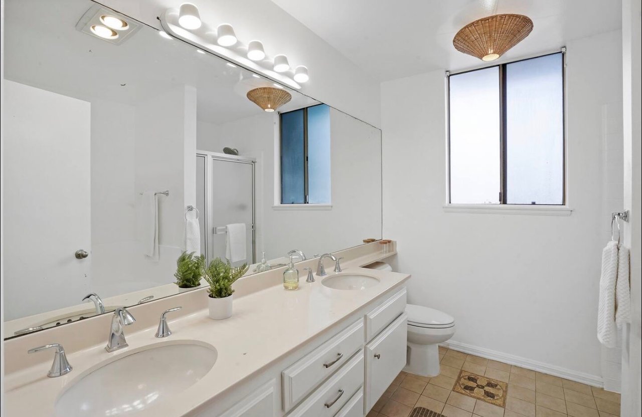310 Tahiti Way