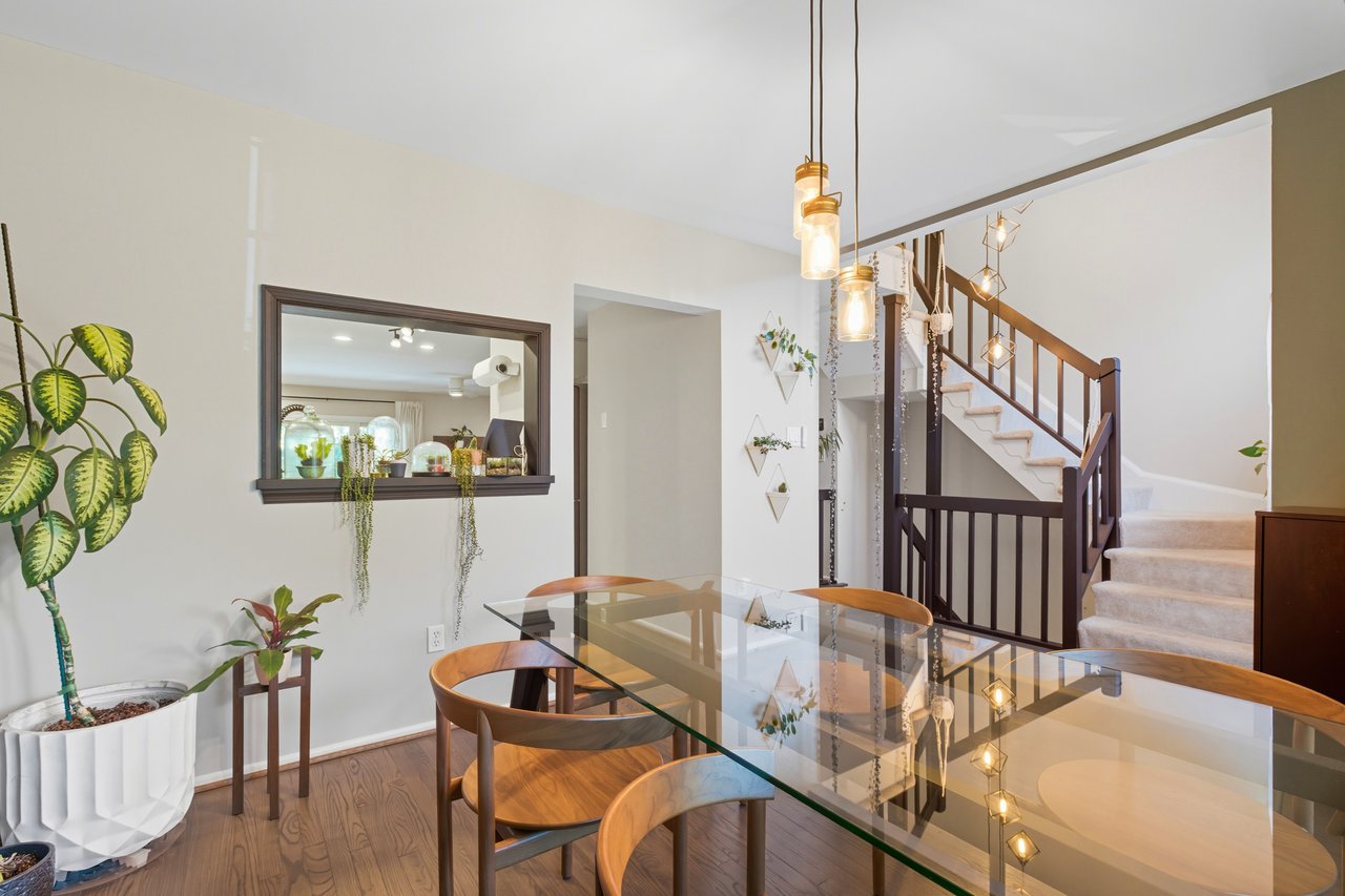 Turnkey 2 Bed Townhome plus Den & Designer Finishes 