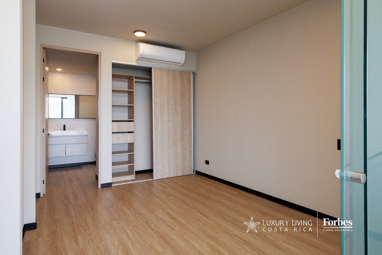 20995 – One bedroom duplex apartment with a balcony and storage room in Alto de las Palomas