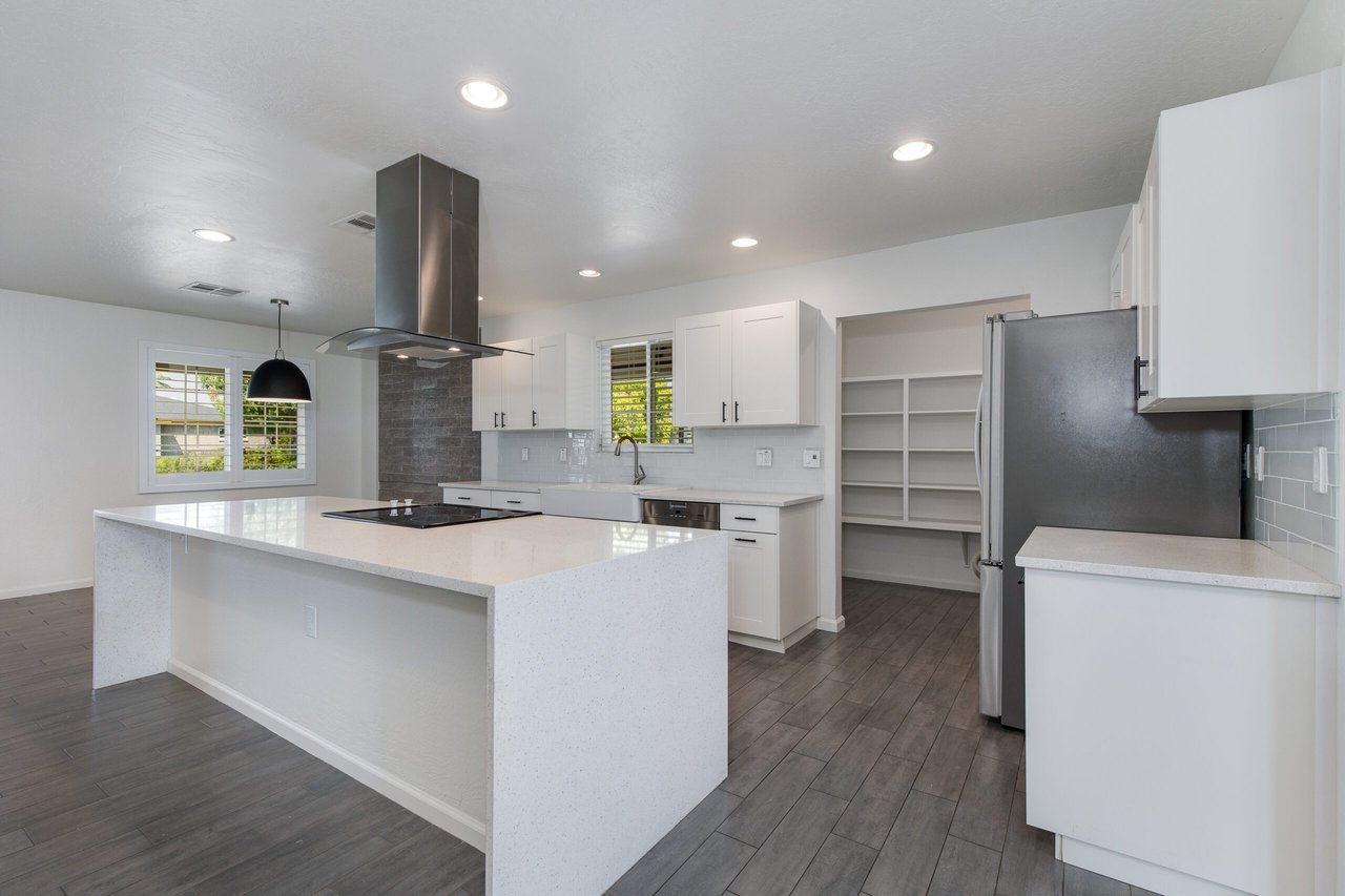 821 E Cavalier Dr.