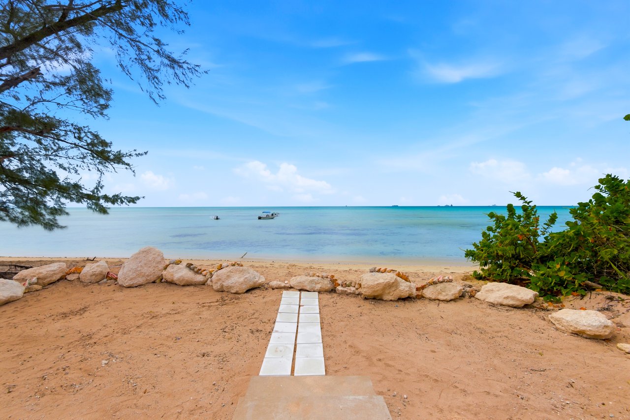 Villa Sol, Adelaide Beach