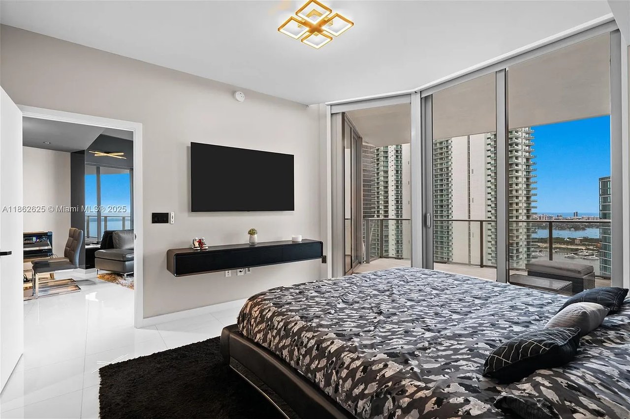 851 NE 1st Ave #4303