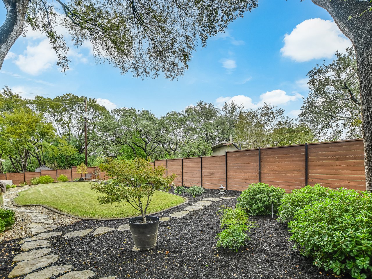 203 Wallis Dr