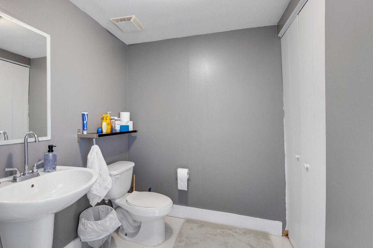 690 SW 1st #2308 Miami FL-33130