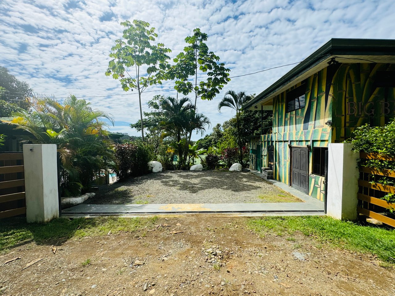 Downtown Uvita Commercial Room Rentals with Restaurant