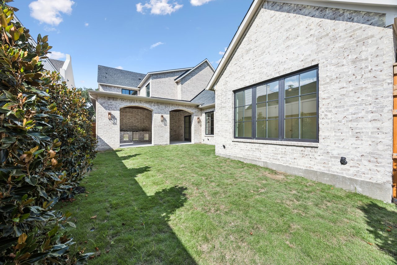 6458 Kenwood Ave