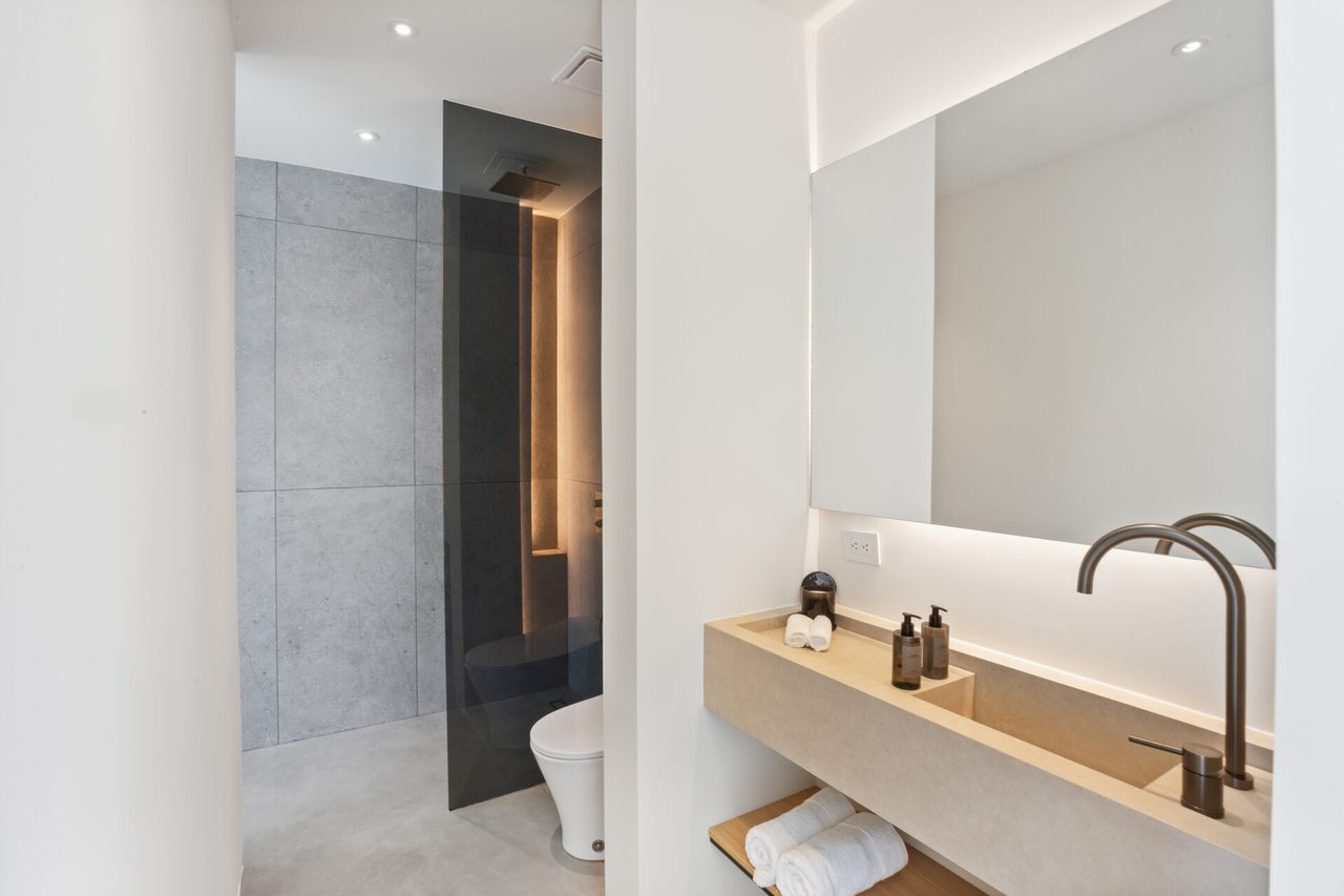 Villa Juba | Contemporary 4-Bedroom Villa with Mono Loco Beach Club Membership in Tamarindo
