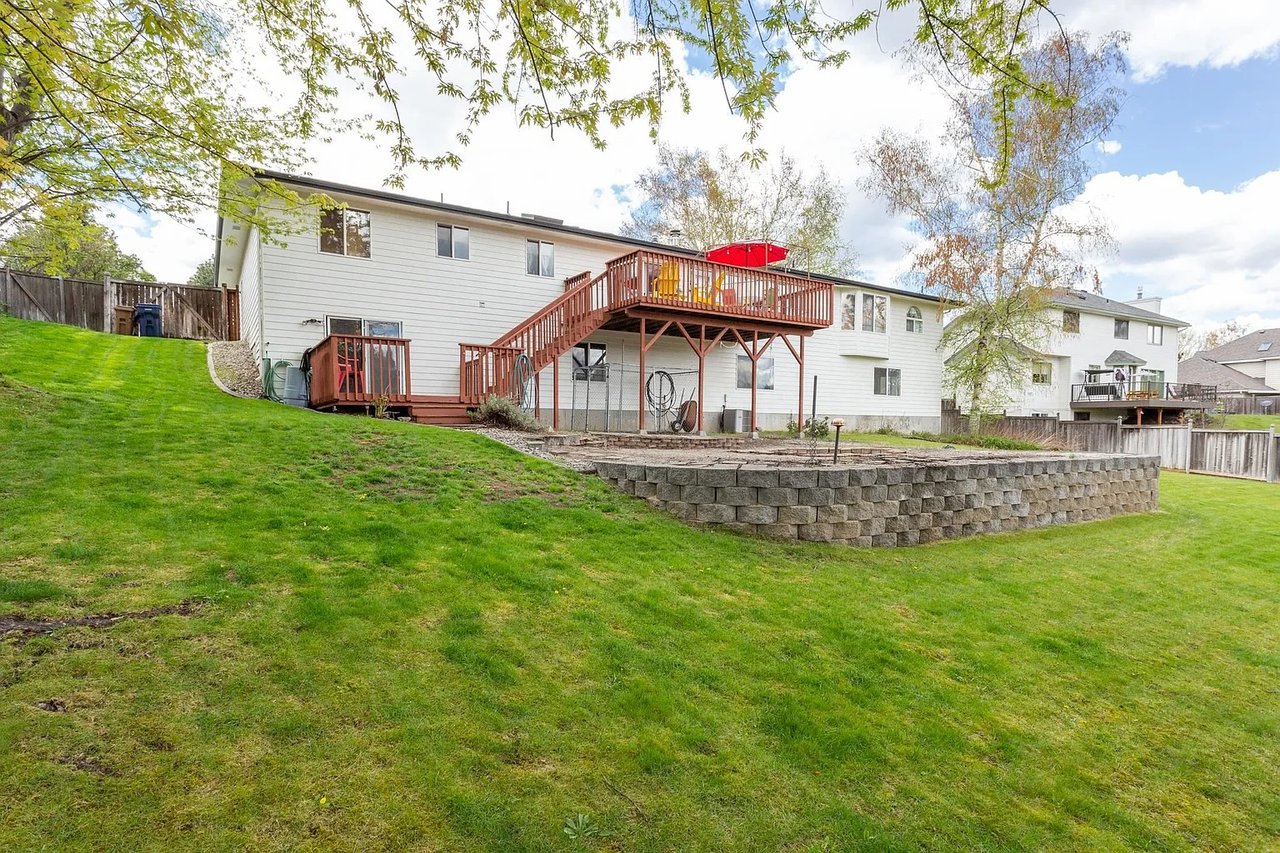 9706 N Ridgecrest Dr