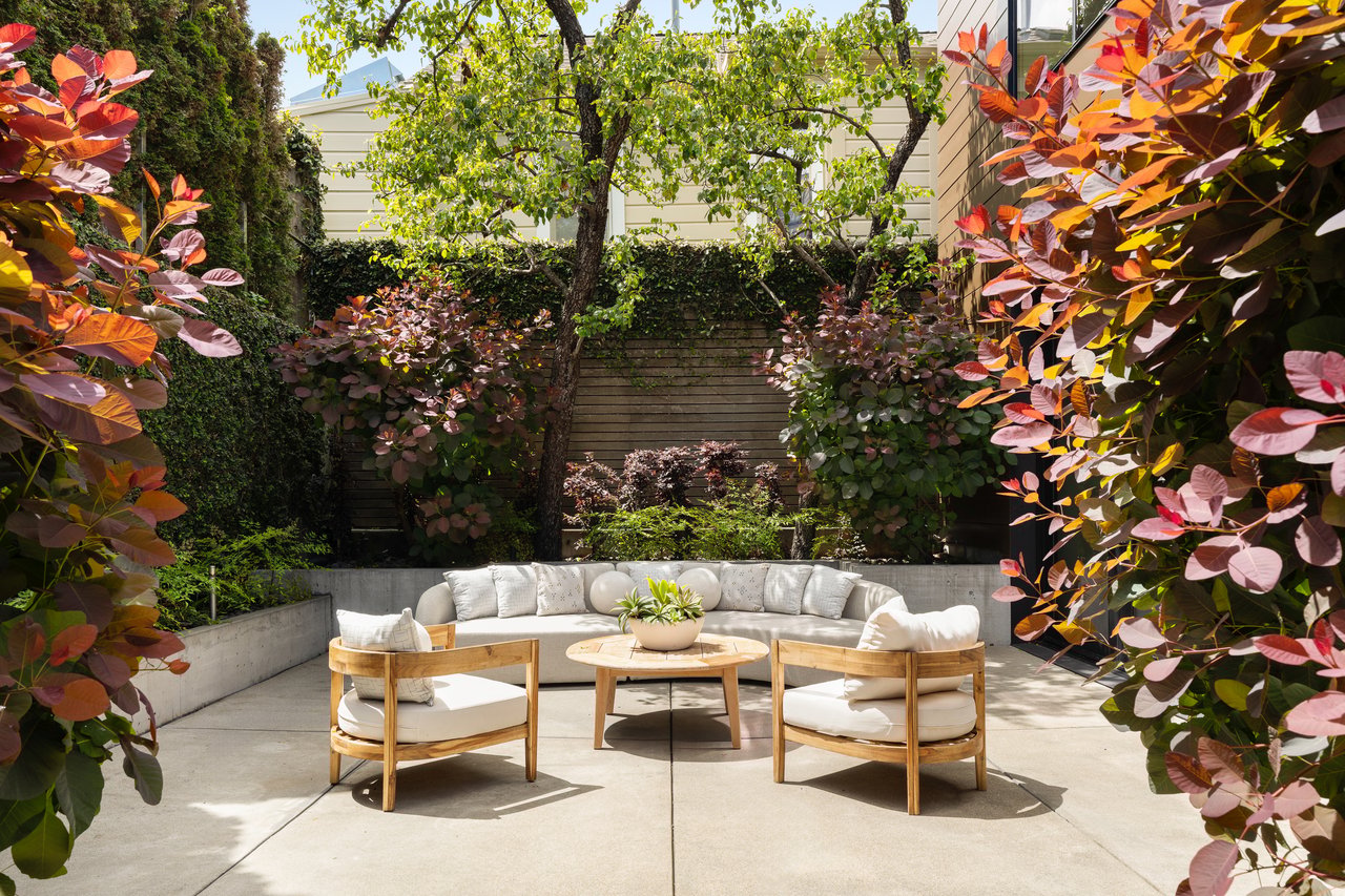 An Urban Compound for Life in Motion