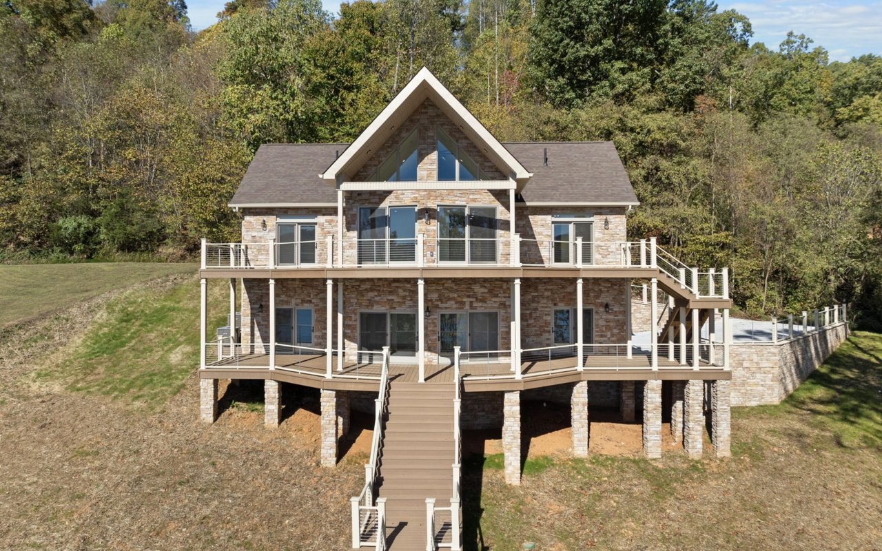Wallace Luxury Spotlight | 293 Platinum Drive New Tazewell, TN 37825