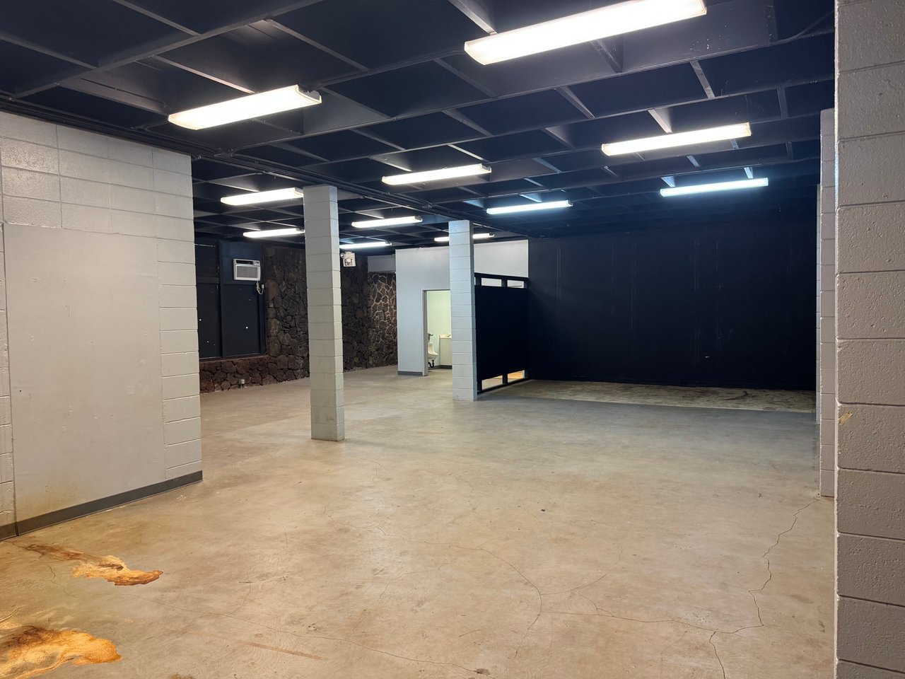 Ele'ele Shopping Center F-03