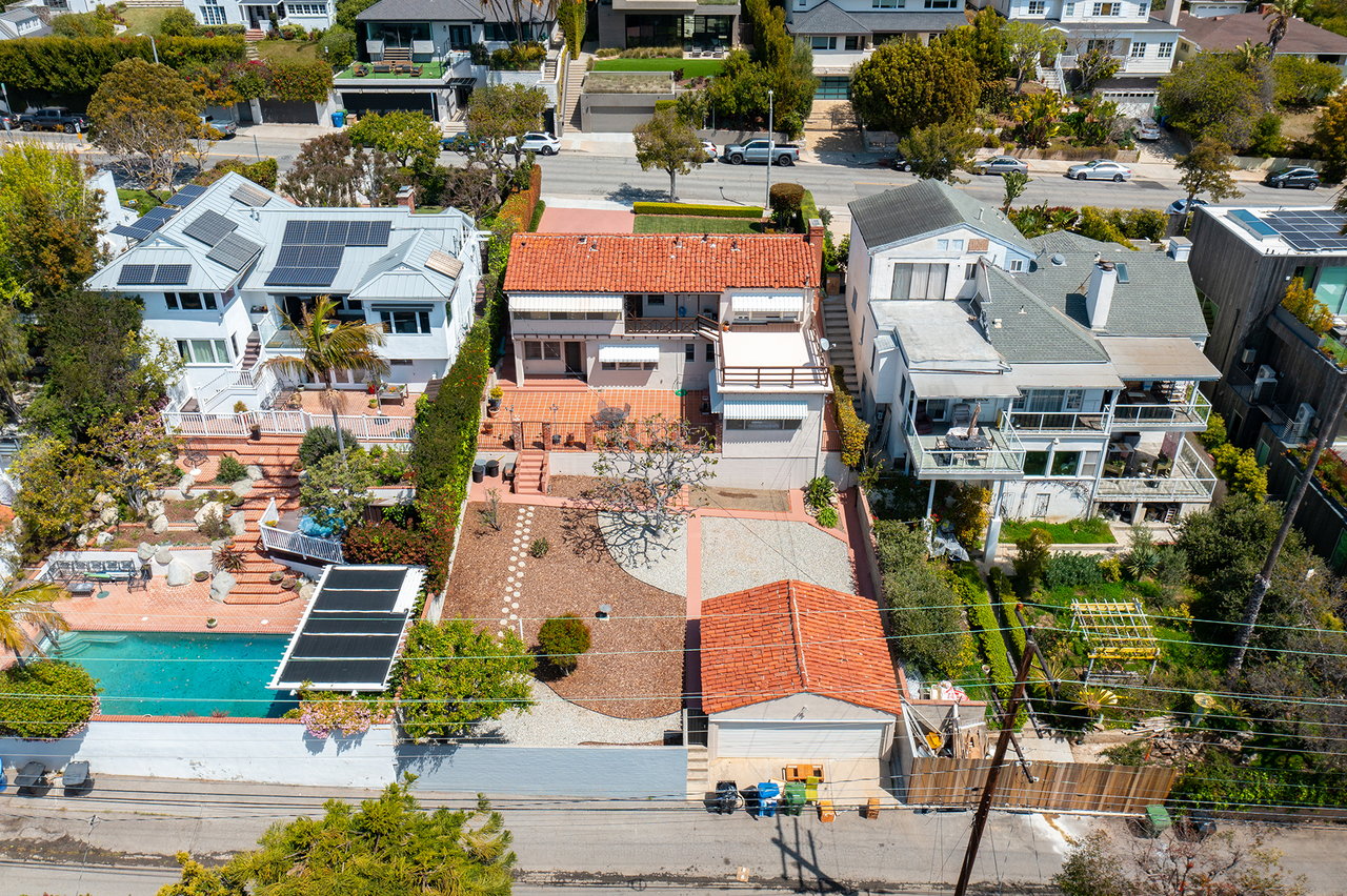 936 Berkeley Street, College Streets