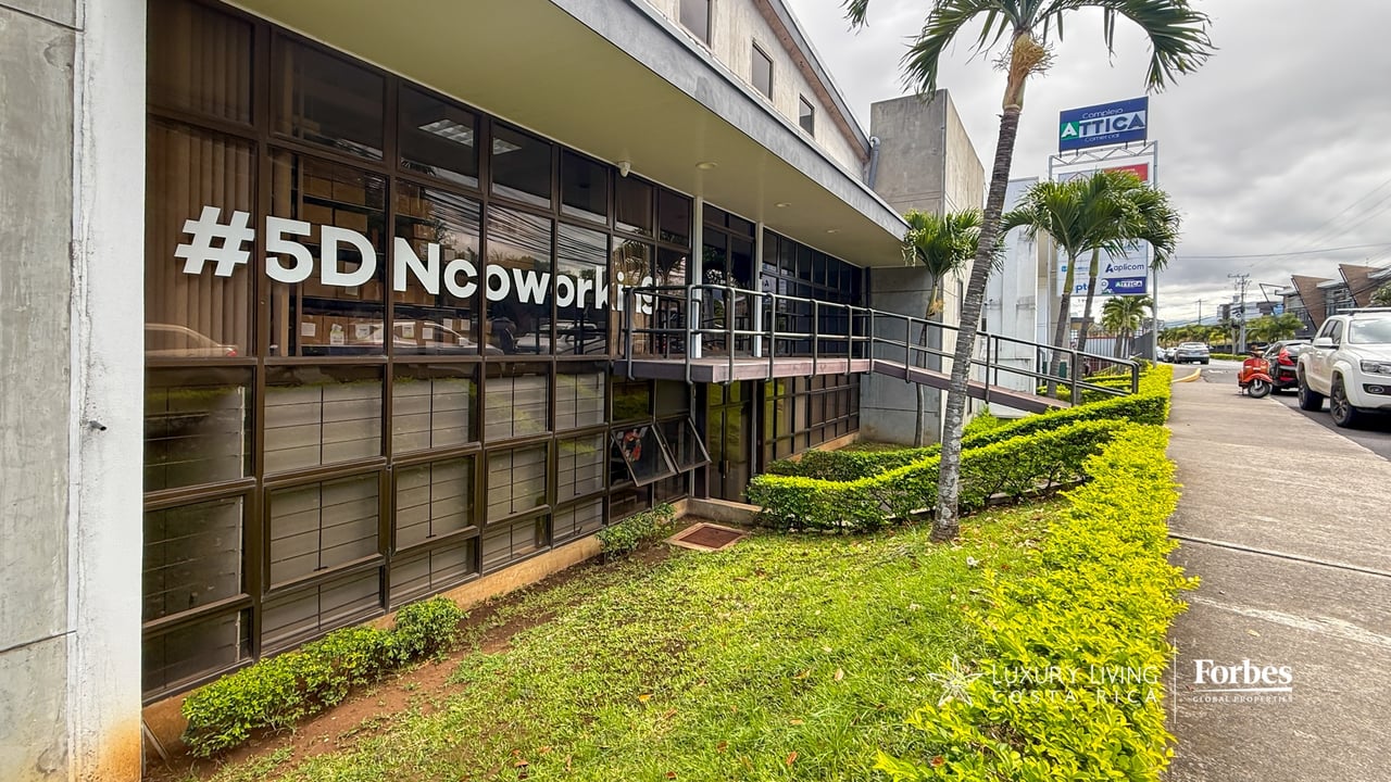 21581 - 3-Story Office/Warehouse with Easy Access to Route 27 in Guachipelin, Escazú