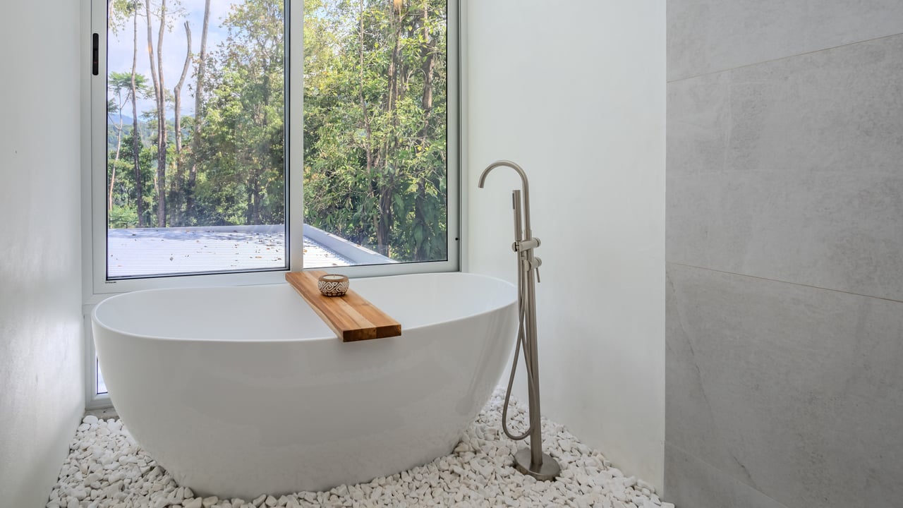 An Exclusive, Sunny Ridge-Top 4-Bed Designer House With Unforgettable Mountain & Jungle Views