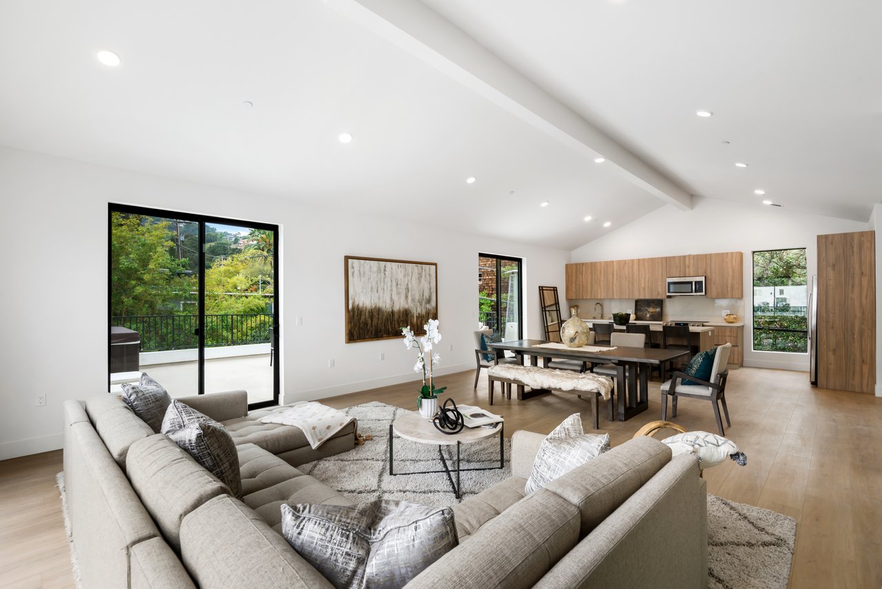 Aurelia Terrace, Regal Pl, 90068