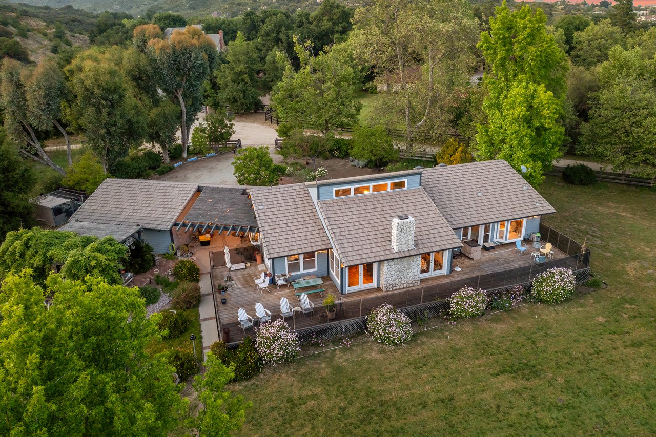 37797 Calle De Lobo