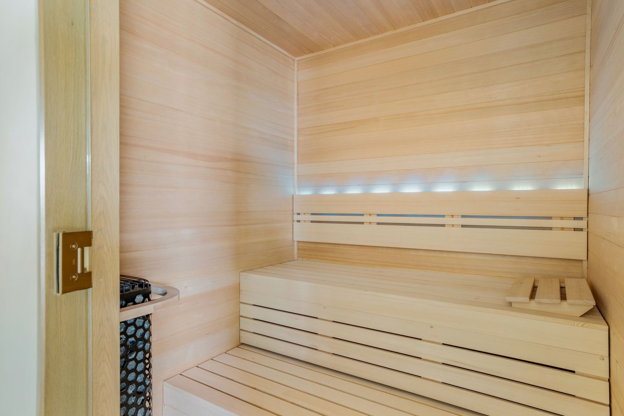 Stonecrest Lodge in Studio City 