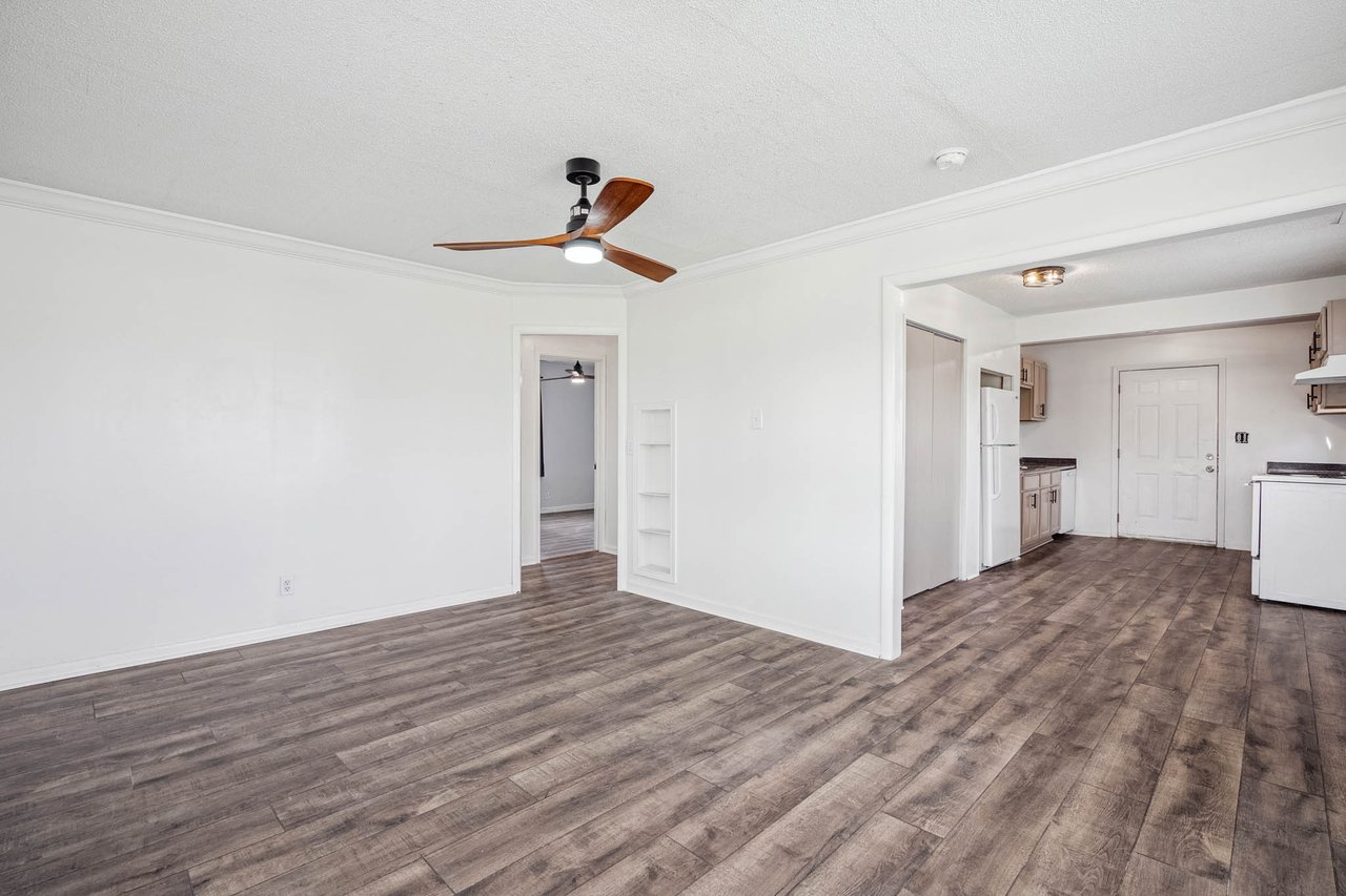 LARGE corner lot in Huntsville! New floors, new paint, renovated bathroom! Great Price!