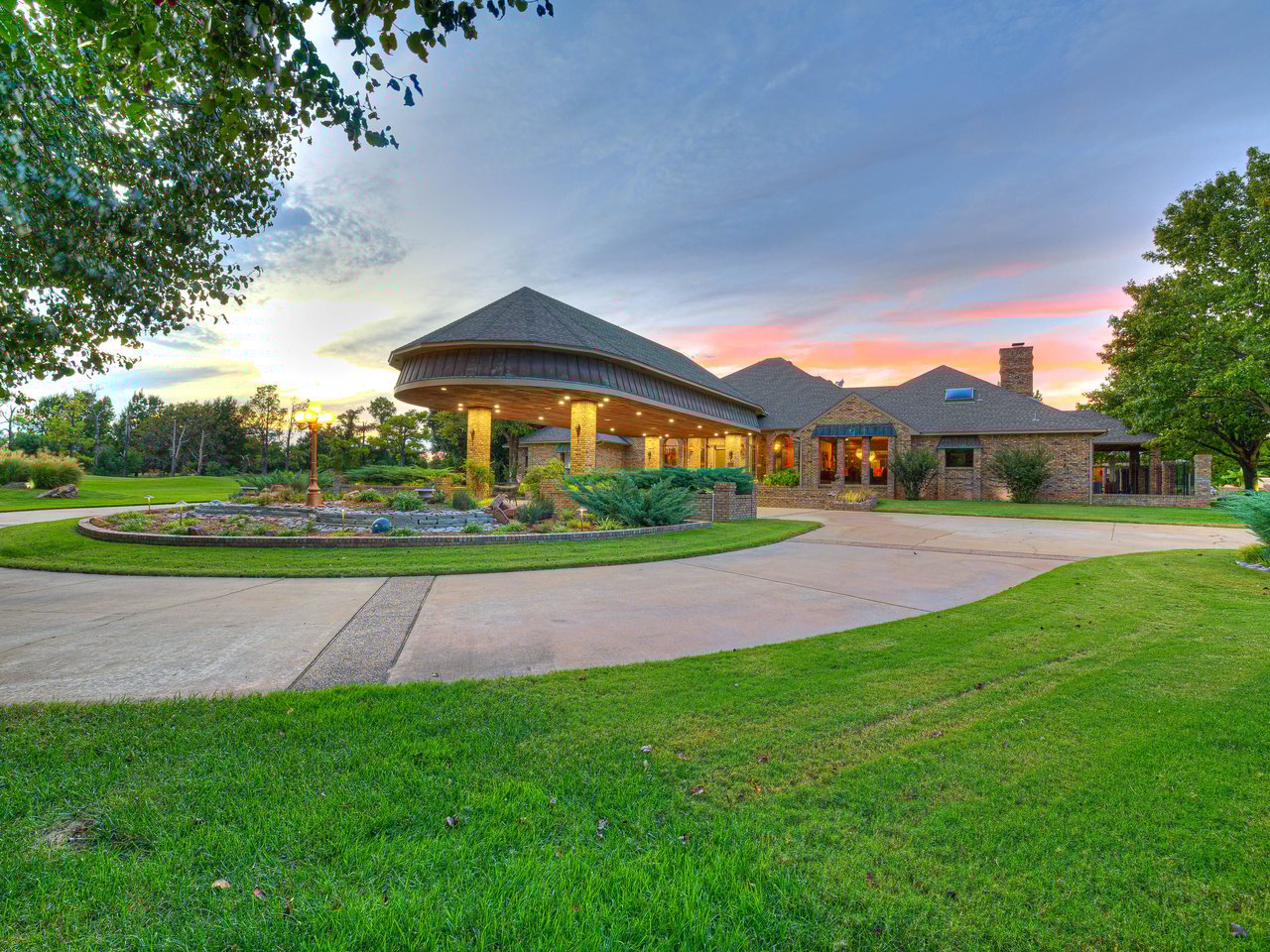 Private 18-Hole Golf Course Estate with Pickleball Court – A Once-in-a-Lifetime Opportunity in Edmond, Oklahoma - Wyatt Poindexter - The Agency OKC 