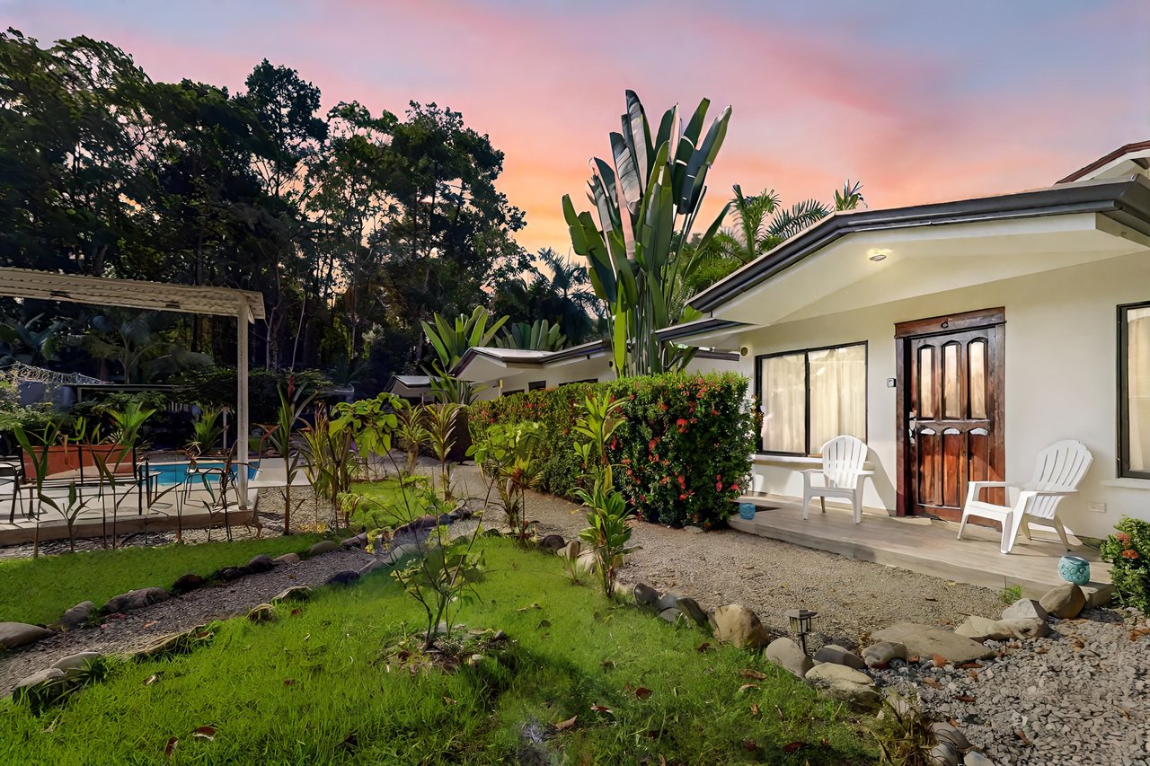 Tropical 3-Cabin Home with Pool and Gardens in the Heart of Uvita