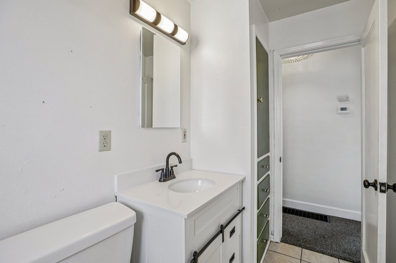 849 W Montague Ave
